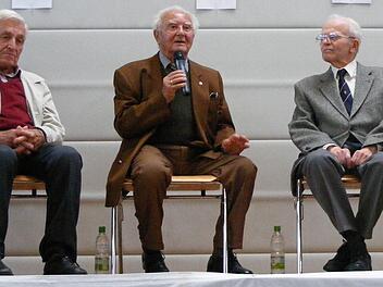 Die drei Zeitzeugen (von links) Bernhard Lindner, Kurt Sternitzke und Rolf Klevesahl standen Rede und Antwort. Foto: Mona Lisa Eigenfeld