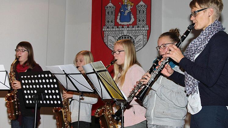Eine Gruppe der Jugendmusikschule Münnerstadt umrahmte die Sportlerehrung in der alten Aula musikalisch. Foto: Dieter Britz