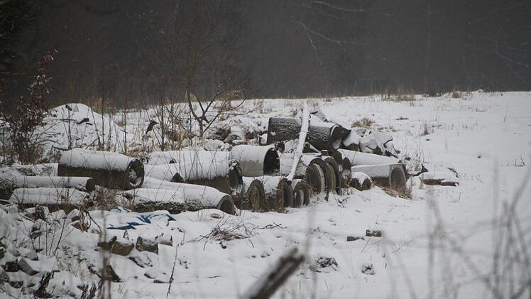 Es ärgert Berthold Richter, dass die Anlage nicht rekultiviert wird - so wie es eigentlich vorgeschrieben ist.  Foto: Ulrike Müller