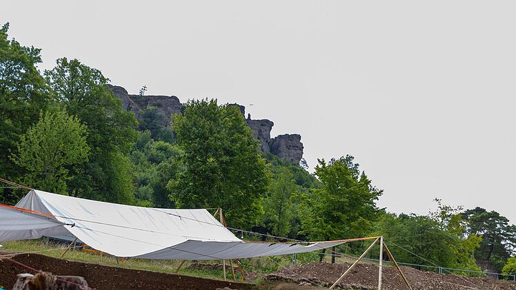 Die Ausgrabung am Staffelberg läuft noch bis Oktober, danach sollen die Planungen für die Rekonstruktion des keltischen Zangentores beginnen. Foto: Stephan Großmann