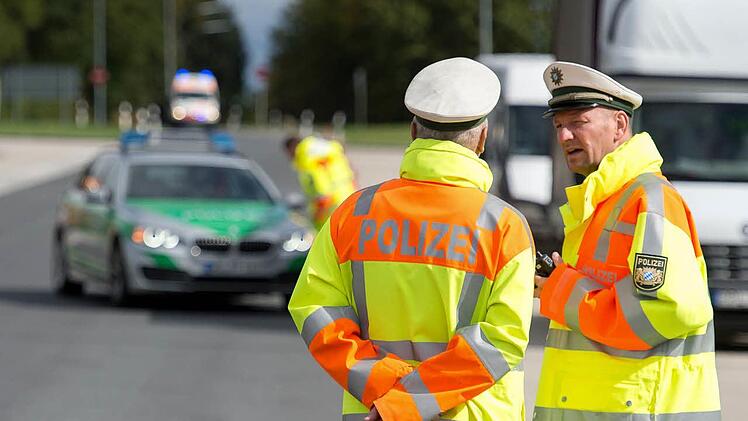 Der 45-jährige Zollbeamte erlitt schwere Verletzungen an den Beinen. Er wurde ins Krankenhaus gebracht. Symbolbild: Anand Anders