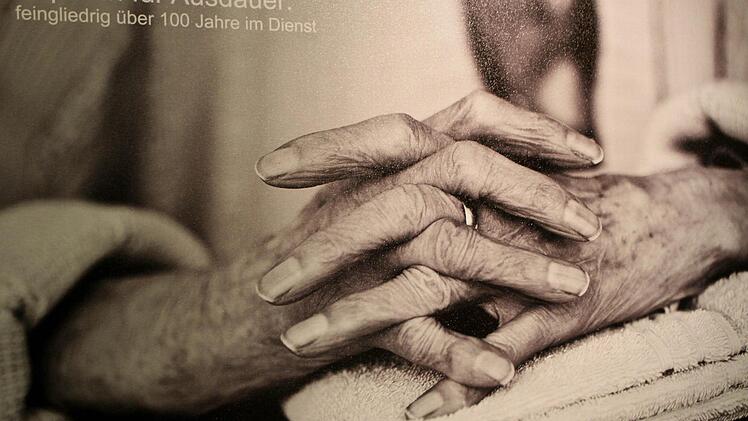 "Expertin für Ausdauer" sind diese Hände überschrieben. Foto: gg