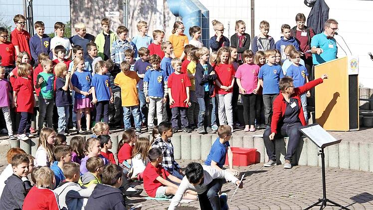 Die Schülerinnen und Schüler gestalteten die Geburtstagsfeier der Schule Münchaurach.