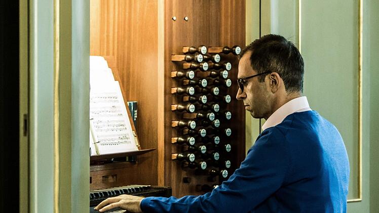 Mario Hospach-Martini musizierte an der Schuke-Orgel der Coburger Morizkirche.Foto: Jochen Berger