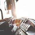 Auf der A9 hat ein Lkw-Fahrer massiv den Verkehr gefährdet. Symbolfoto: pexels.com