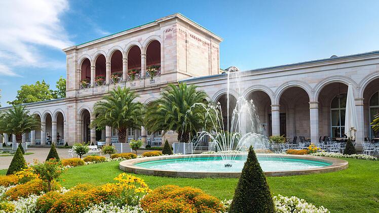 In Bad Kissingen (im Bild der Kurgarten), Bad Bocklet und Bad Brückenau haben sich die Gäste- und Übernachtungszahlen nach dem Corona-Absturz 2020 leicht erholt.