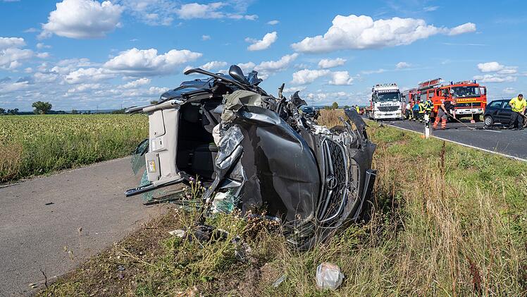 Vier Verletzte bei missglücktem Überholmanöver im Kreis Schweinfurt