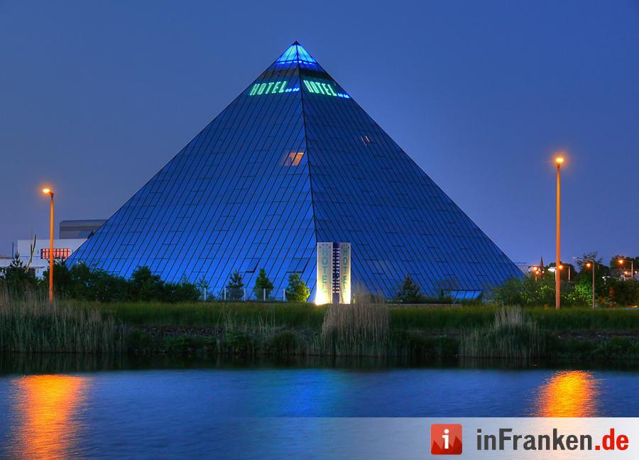 Hotel-Pyramide in Fürth