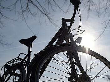 Ein 34-j&auml;hriger Mann aus Aschaffenburg war am Sonntag auf dem Main unterwegs, als pl&ouml;tzlich ein Fahrrad neben ihm einschlug. Symbolbild: Rainer Jensen/dpa
