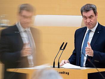 Söder als Retter? Viele feiern den bayerischen Ministerpräsidenten in Zeiten des Coronavirus als Macher. Doch seine Taktik ist durchschaubar.  Foto: Sven Hoppe/dpa