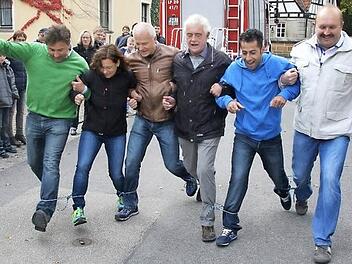 Die Gemeinderäte gewannen als Mannschaft "Die Geheimräte" die zweite Kirchweih-Olympiade in Untersiemau. Fotos: Michael Stelzner