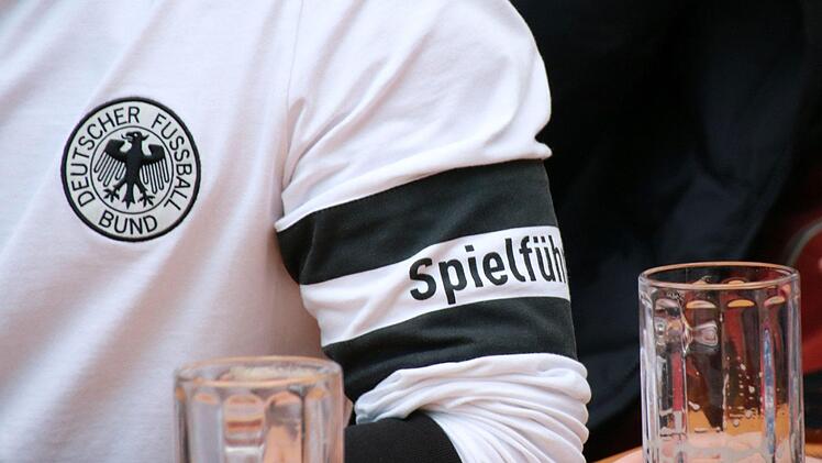 Ein Abend zwischen Hoffen und Bangen: Zahlreiche Fußball-Fans erlebten im Coburger Prinzengarten beim Public Viewing die Übertragung des WM-Vorrundenspiels zwischen Deutschland und Schweden.Foto: Jochen Berger