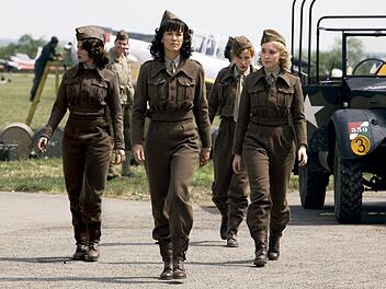 F&uuml;rs Vaterland und gegen den Faschismus, von links: Maria Luzzato (Maya Sans), Louise Desfontaines (Sophie Marceau), Jeanne Faussier (Julie Depardieu) und Suzy Desprez (Marie Gillain) brechen zu einer gef&auml;hrlichen Mission auf.