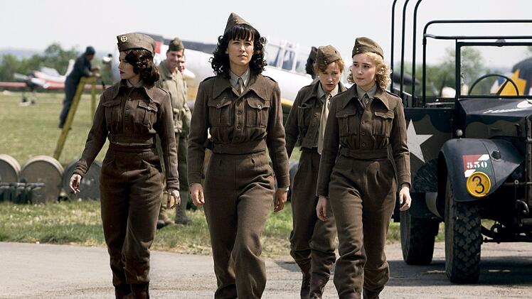 F&uuml;rs Vaterland und gegen den Faschismus, von links: Maria Luzzato (Maya Sans), Louise Desfontaines (Sophie Marceau), Jeanne Faussier (Julie Depardieu) und Suzy Desprez (Marie Gillain) brechen zu einer gef&auml;hrlichen Mission auf.