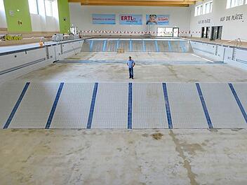 Teilweise ist das Bambados wieder in einen Rohbau zurückverwandelt worden. 700 Quadratmeter Fliesenboden wurden entfernt.   Foto: Ronald Rinklef