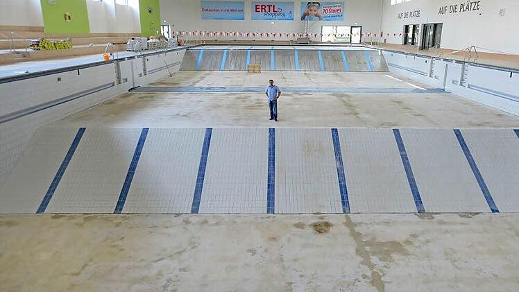 Teilweise ist das Bambados wieder in einen Rohbau zurückverwandelt worden. 700 Quadratmeter Fliesenboden wurden entfernt.   Foto: Ronald Rinklef
