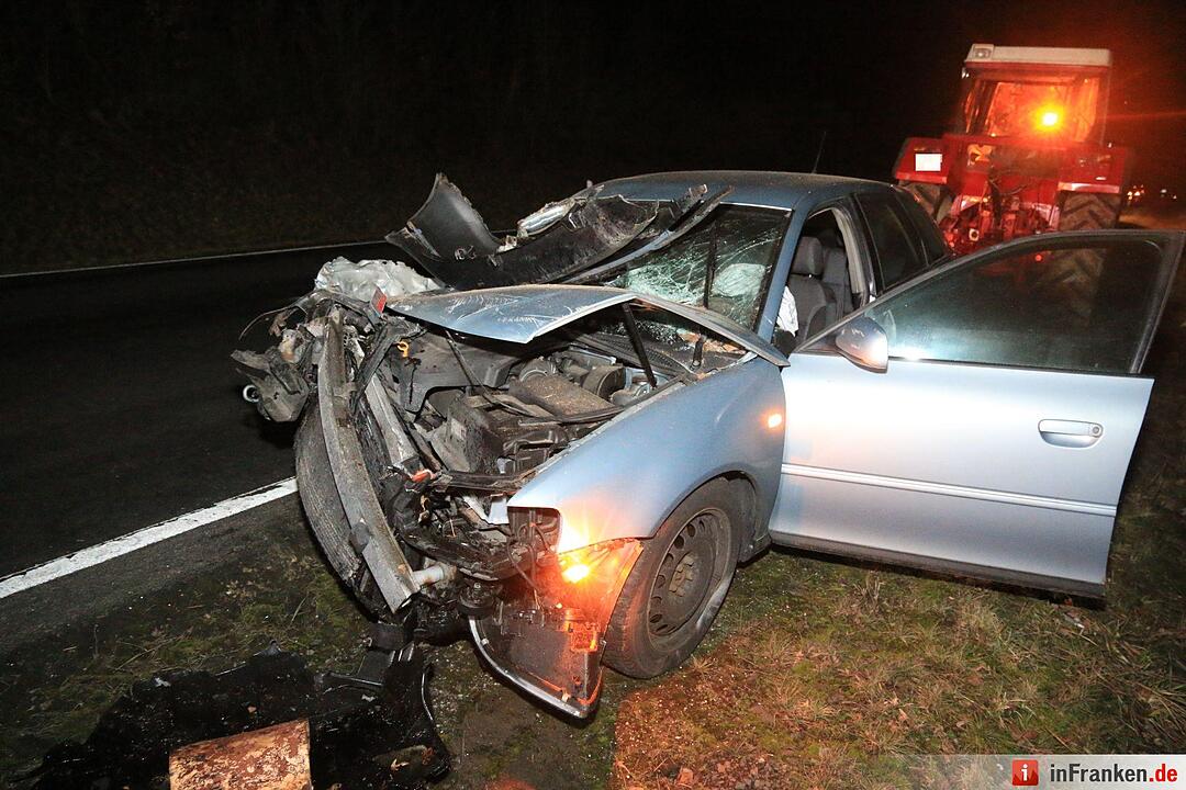 Unfall mit Holztraktor auf B279 bei Reckendorf