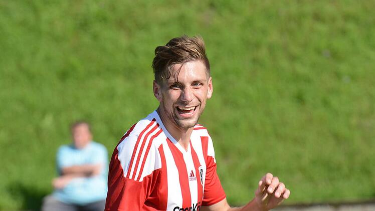 Der Landkreis Bad Kissingen hat endlich mal wieder einen Landesligisten im Angebot. Und zwar den FC Fuchsstadt, der sich diesen Traum erfüllte über den steinigen Weg der Relegation nach der Vizemeisterschaft in der Bezirksliga Ost. In jeweils zwei Spielen hatten sich die Jungs vom Kohlenberg gegen den SV Euerbach-Kützberg und die TuS Feuchtwangen durchgesetzt. Mit Martin Halbig als neuem Trainer haben sich die Füchse im neuen Revier gut eingerichtet mit einem mehr als ordentlichen Mittelfeldp...