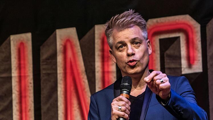 Umjubeltes Gastspiel im ausverkauften Kongresshaus: Michael Mitermeier stellte sein neues Programm in Coburg vor.Foto: Jochen Berger