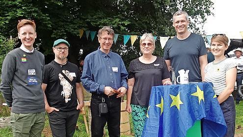Gute Stimmung bei den Ehrengästen (v. l.) Rebecca Lenhard, Knut Meenzen, Manfred Bachmayer, Karin Kreiner, Christian Zwanziger, Pauline Port und Patrizia Siontas