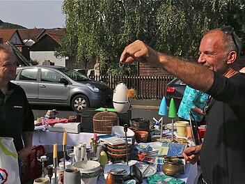 Eine Rarität bot Robert Streit im Lerchenweg an: ein Lippenstiftkühler in Eiform. Das Produkt ging nie in Serie. Foto: Gerd Schaar