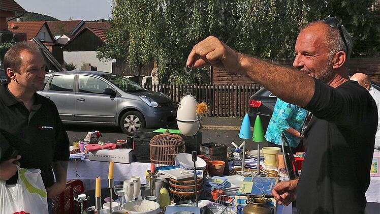 Eine Rarität bot Robert Streit im Lerchenweg an: ein Lippenstiftkühler in Eiform. Das Produkt ging nie in Serie. Foto: Gerd Schaar