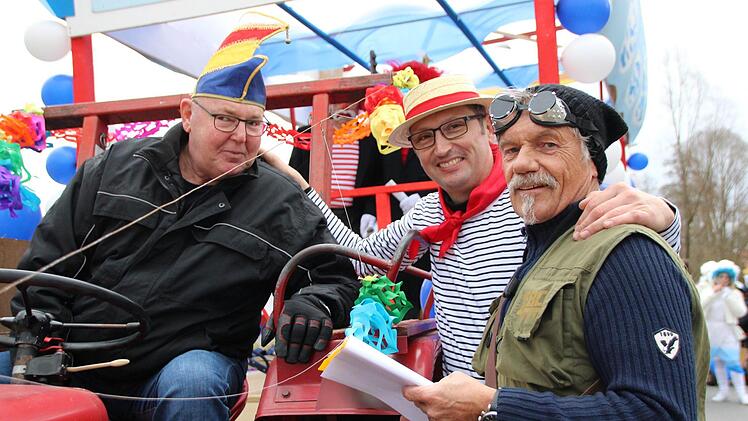 Ortssprecher Uto-Paul Schmitt (von rechts) und dritter Bürgermeister Norbert Borst  bei der Sicherheitsunterweisung.