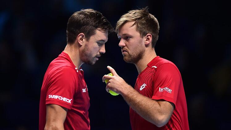 Sind nach ihrem Vorrunden-Aus bei den ATP Finals in der Doppel-Weltrangliste leicht gefallen: Kevin Krawietz (rechts) rangiert nun auf Rang 9 (vorher 7), Andreas Mies auf 11 (8).  Foto: AFP