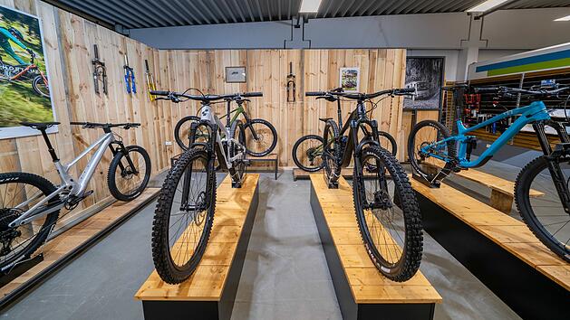 Mr. Bike in Lichtenfels bietet Fahrr&auml;der, E-Bikes, Zubeh&ouml;r und eine professionelle Werkstatt f&uuml;r Wartungen sowie Reparaturen an.