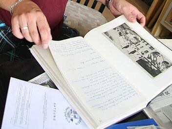 Zum Berg- und Heimatfest im Pressecker Ortsteil Wartenfels sind noch alte Unterlagen vorhanden. Foto: Sonja Adam