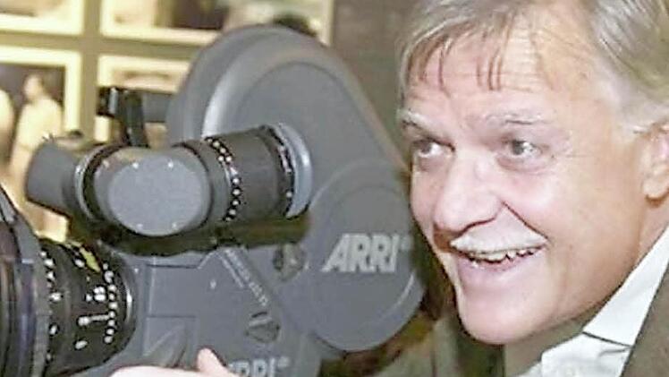 Sie waren vier Jahrzehnte unzertrennlich: Michael Ballhaus (79) und seine Arriflex haben Filmgeschichte geschrieben.  Foto: Archiv