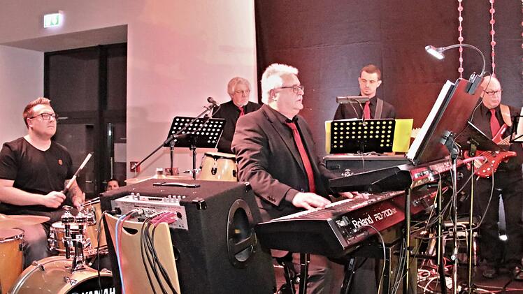 Die Band von "Praising People" beim Konzert. Foto: Helmut Will