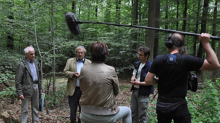 Im Vorfeld der Podiumsdiskussion hatte der Bund Naturschutz zur Informationsfahrt in das Schutzgebiet eingeladen. Von links: der frühere Ebracher Forstdirektor Georg Sperber, BN-Vorsitzender Hubert Weiger und BN-Waldreferent Ralf Straußberger Foto: privat