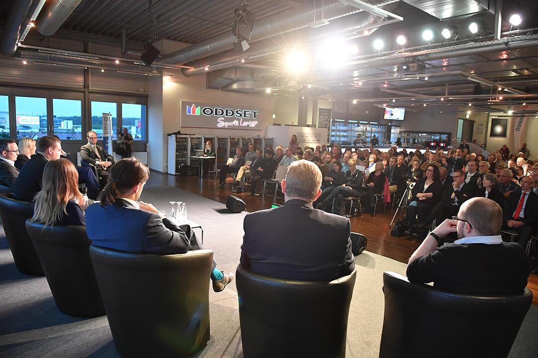 Podiumsdiskussion zur Bundestagswahl in der Brose Arena in Bamberg