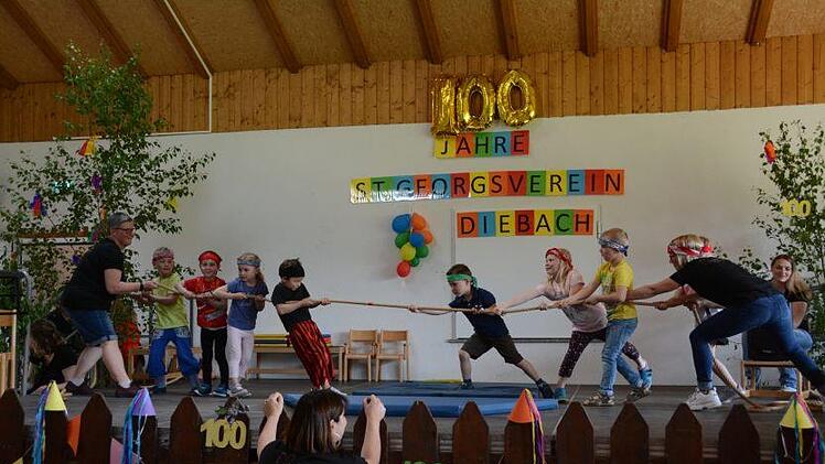 Auch bei den Kleinsten geht es ganz schön fetzig zu bei der 100-Jahr-Feier zum Vereinsbestehen des St. Georg-Vereins Diebach.Elisabeth Assmann
