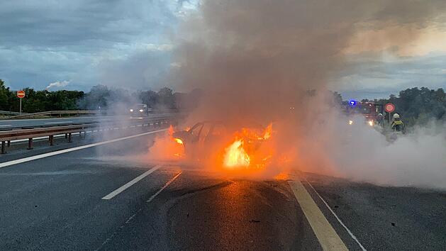 Brennendes Auto legt Berufsverkehr auf A73 im Kreis Coburg lahm
