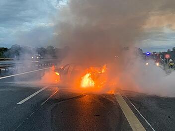Brennendes Auto legt Berufsverkehr auf A73 im Kreis Coburg lahm