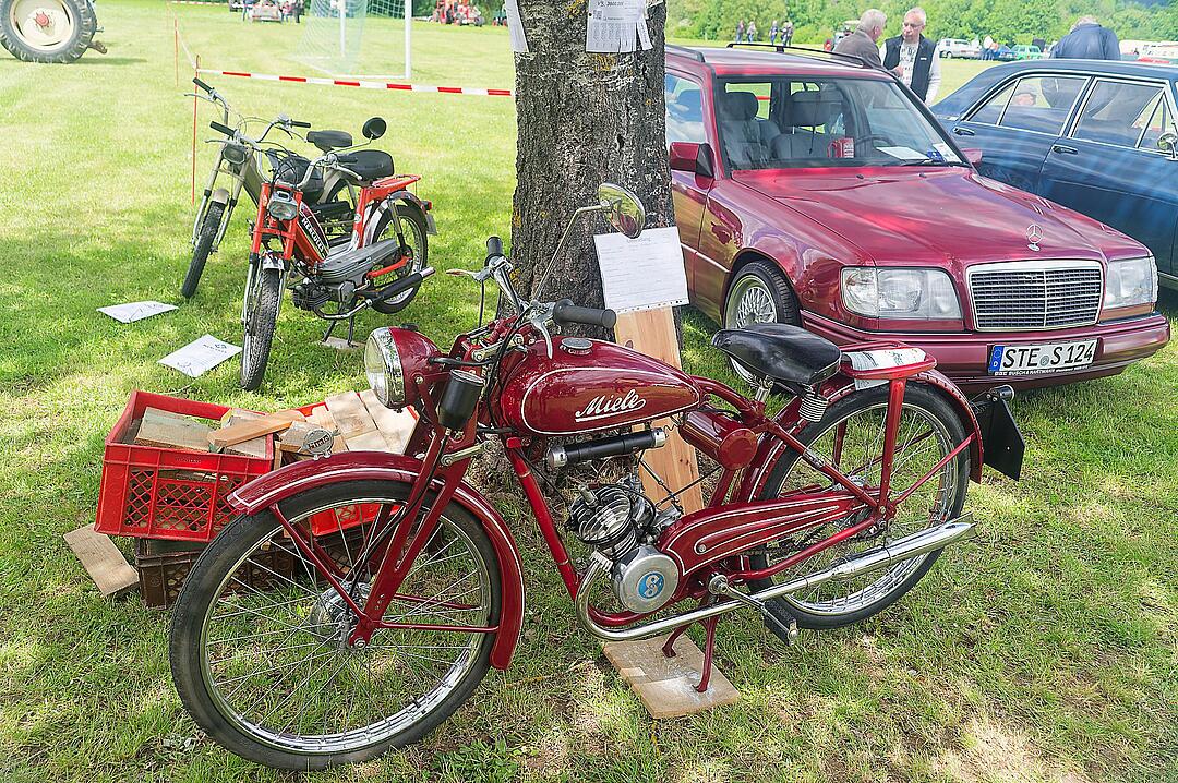Auf dem Platz am Siedlerheim in der Auwaldsiedlung.