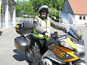 Seit 30 Jahren ist Werner Hollubarsch-Schmidt schon als Stauberater unterwegs. Die ADAC-Stauberater sind miteinander und mit der Redaktion vernetzt und jederzeit erreichbar.  Foto: Evi Seeger