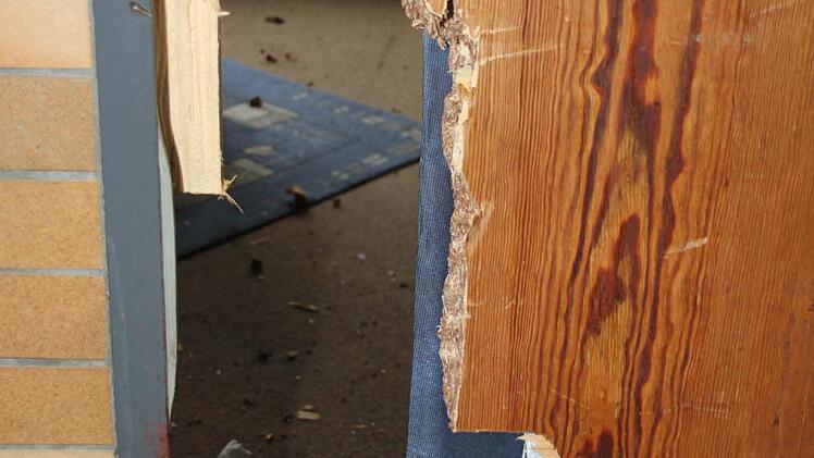 Die Türen zu anderen Räumen wurden aufgebrochen. Foto: Jürgen Gärtner