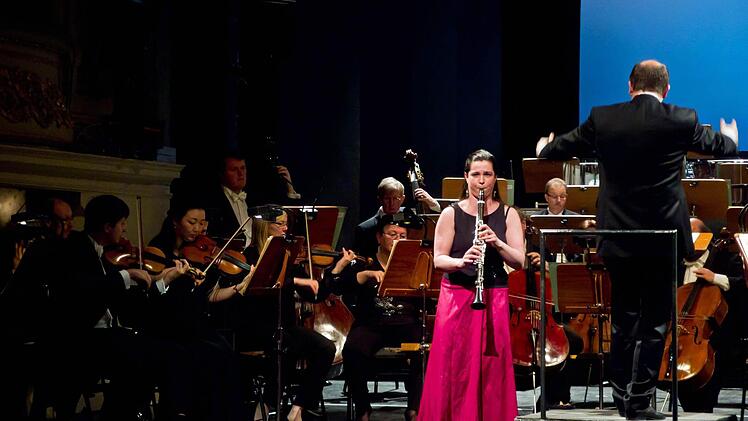 Impressionen von Sinfoniekonzert im Landestheater Coburg mit der Solistin Annelien van WauweFoto: Jochen Berger