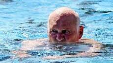 Wolfgang Borst nutzte die 50-Meter-Bahn zum Schwimmen.