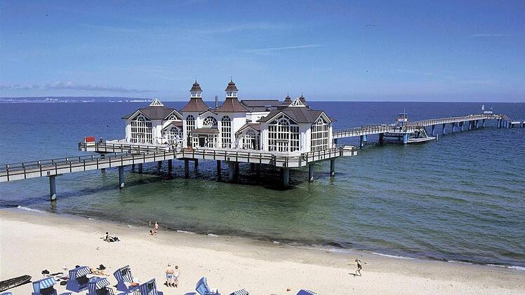 Der Maßbacher Bürgermeister Matthias Klement will mit seiner Frau ins Strandbad Sellin auf die Ostseeinsel Rügen.  Foto: Archiv dpa/Stefan Sauer