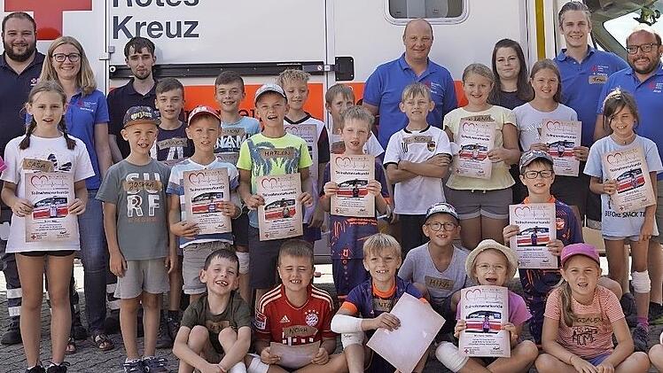 Zum Abschluss des Ferienprogramms erhielt jede Teilnehmerin und jeder Teilnehmer eine Urkunde aus den Händen der Helfer vor Ort im Markt Burkardroth.
