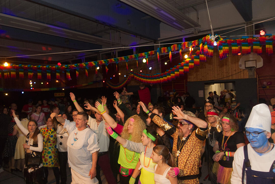 Fasching pur in der Grundschulturnhalle