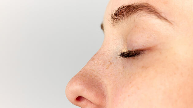 Nase, Gesicht, Nasenkrebs, Krebs im Gesicht, Augen, geschlossene Augen, Allergie