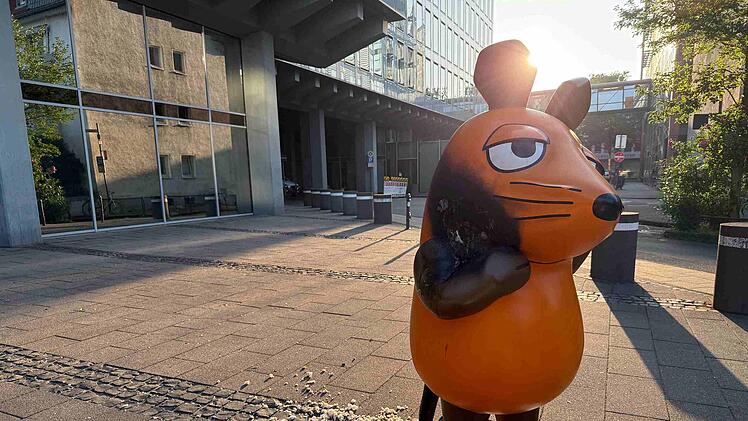 "Ein Stück Kindheit angegriffen": Unbekannte zünden in Köln "Die Maus" an