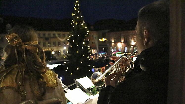 Der Altstadtadvent verbreitet wieder vorweihnachtliche Stimmung in der Hammelburger Innenstadt.  Foto: Archiv/Gerd Schaar