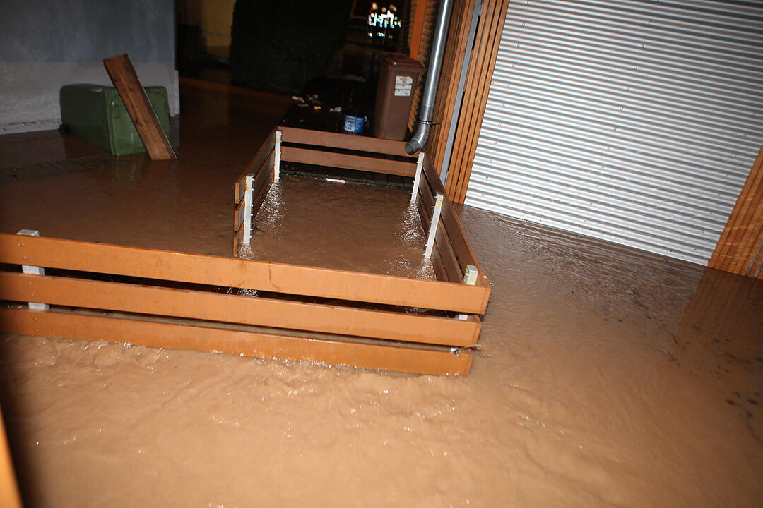 Hochwasser in Franken: In der Nacht zum Freitag kam es in Ansbach zu teils schweren Überschwemmungen
