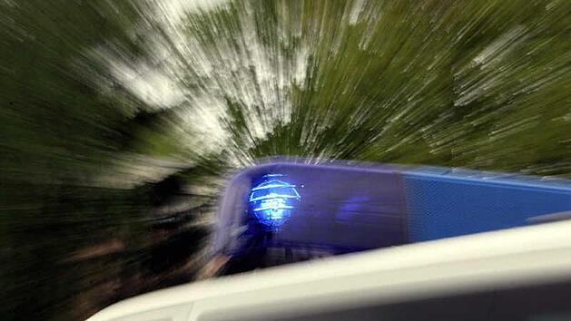 Nach einem Verkehrsunfall auf der A73 im Landkreis Lichtenfels, sucht die Polizei nun dringend Hinweise auf den Unfallverursacher und einen weiteren Fahrer. Symbolbild: Marcus F&uuml;hrer/dpa